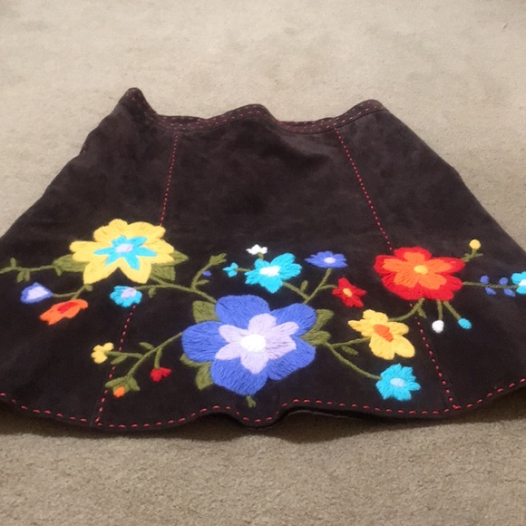⚡️FINAL PRICE⚡️ Moschino Cheap and Chic Vintage Flower Leather Skirt - Picture 3 of 16